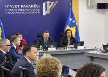Kosova feston 17-vjetorin e Pavarësisë, Kurti: Nderojmë sakrificën e atyre që luftuan për lirinë
