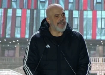 “Ore pse nuk iki nga politika? Pse familja ime duhet të durojë këtë qenëri mesjetare?”/ Rama përgjigjet për herë të parë