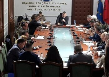 Bushka mungon në Komisionin e Ligjeve një ditë pas thirrjes në SPAK, Sula: Të distancohemi nga veprimet e saj