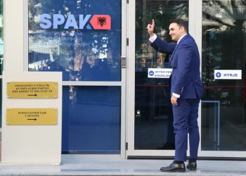 Akuzat për falsifikim diplome dhe hetimi nga SPAK, Këlliçi anulon protestat te Bashkia