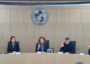 Zgjedhjet e 11 majit/ Kërkuan që të votojnë edhe emigrantët pa ID biometrike shqiptare, Komisioni Rregullator rrëzon PD