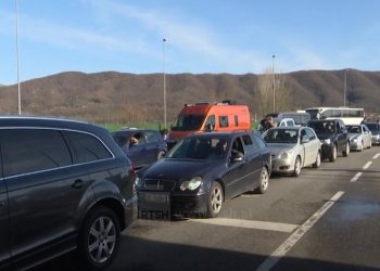 Hyn në fuqi “Kartoni Jeshil”, 50 euro në vit. I vlefshëm për autoveturat me targa shqiptare, vetëm për në Mal të Zi