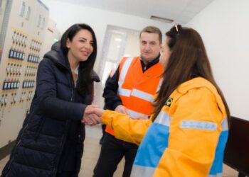 Balluku thirrje qytetarëve të aplikojnë për vendosjen e paneleve diellore, reduktojnë deri në 30% faturën