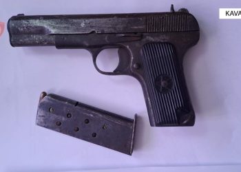 Vetëm 12 vjeç, me pistoletë TT me vete! Policia shoqëron të miturin në Kavajë