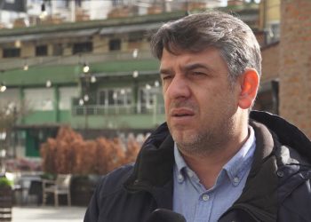 “Grenell po ndërhyn në zgjedhje”, analistët: Kurti s’ka ditur të ruajë raporte as brenda e as jashtë vendit