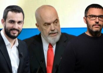 Ajola Xoxa mbërrin në Tiranë, shoqërohet nga oficerët e BKH