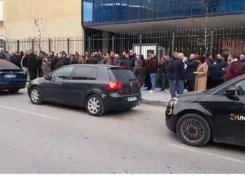 Sot masa e sigurisë për Veliajn, mbështetësit e tij grumbullohen pranë GJKKO