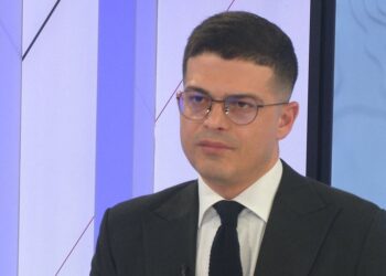 Sazani mbetet pronë e Shqipërisë, ministri Vëngu: Çfarë nuk dinë qytetarët për investimin strategjik?