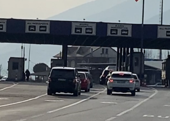 Fluks në Morinë, 17-vjetorin e pavarësisë qytetarët e Kosovës e festojnë në Shqipëri