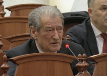 “Tërmet politik në botë”, Berisha në Kuvend: Të miratojmë me urgjencë para zgjedhjeve ligjin për “desorizimin”