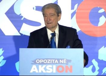 “Salianji martir i fjalës së lirë”, Berisha nga protesta: U ngritëm nga hiri si Feniksi