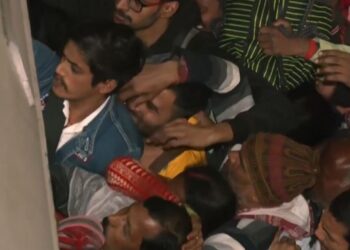 Kaos në stacionin e trenit në Indi/ Humbin jetën 18 persona, mes tyre edhe fëmijë