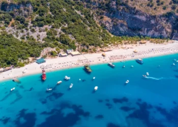 “Travel Awaits”: Shqipëria mes vendeve më të mira për një arratisje unike evropiane