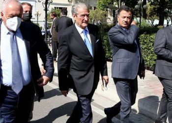 “Na lanë piramidat”- Deputeti i PS akuza opozitës: Ja skenari që po përgatit PD për votën e diasporës