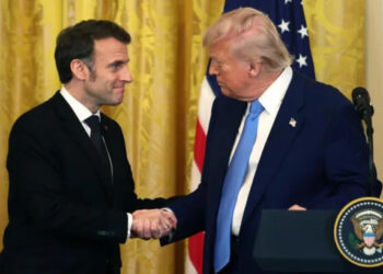 Macron reagon pas përplasjes Trump-Zelensky: “Rusia është agresori”
