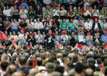 “Mos bëj si Saliu që sulmon Dumanin”, Veliaj i përgjigjet komentuesit: Nuk dua shkrirjen e SPAK, por mua më mbyllën në burg pa gjyq para zgjedhjeve