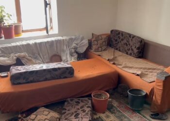 Detaje nga shpërthimi i bombolës së gazit brenda banesës në Maliq, dalin pamjet nga shtëpia e dëmtuar! Flet pjesëtarja e familjes: Nuk hapja dot derën, u mbush me tym!