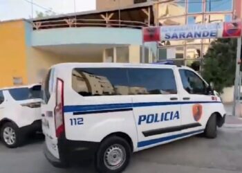 Goditën 42-vjeçarin me sende të forta, identifikohet një nga autorët në kërkim