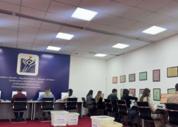 Zgjedhjet në Kosovë/ KQZ nis verifikimin e votave përmes postës
