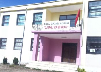 Sherr në shkollë, plagoset rëndë 16-vjeçari në Burrel