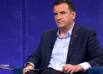 Erion Veliaj intervistë nga burgu: Ols Dado i ofroi kokën time Sali Berishës, u mor me fustanet e time shoqe