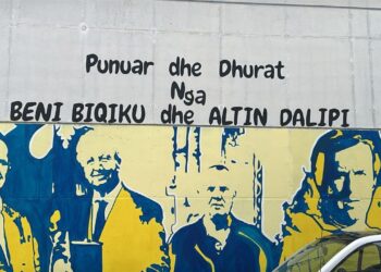 Ikonat e futbollit, skaliten në muret e Stadiumit të Elbasanit