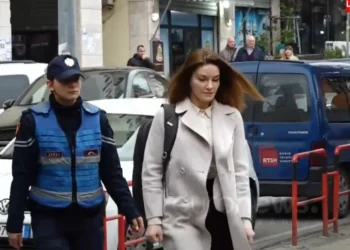 “Kujdesem për fëmijën, s’ka kush më ndihmon”, zbardhet dëshmia e Ajola Xoxës në GJKKO