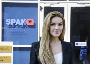 GJKKO i caktoi masën e sigurisë “Arrest në shtëpi”, Ajola Xoxa kthehet sonte në Shqipëri për të zbatuar vendimin
