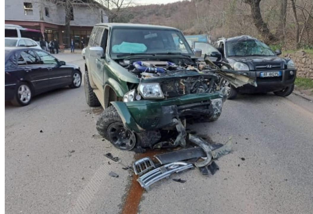 Përplasen dy automjete në Librazhd  plagosen dy persona