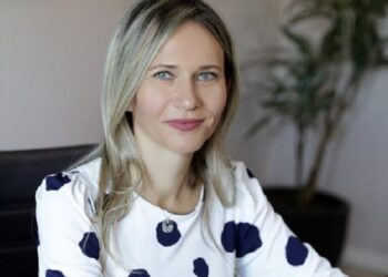 Përfundon takimi i Ramës në Bashkinë e Tiranës, Veliaj i delegon firmën Anuela Ristanit