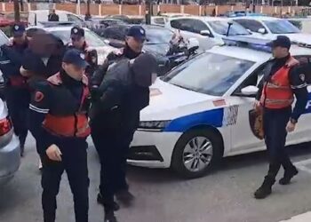 Goditën me sende të forta një shtetas, arrestohen 4 persona në Durrës! Çfarë u gjet në banesën e njërit prej tyre