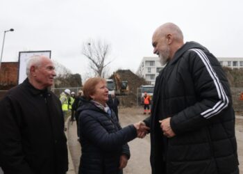 Rama inspekton punimet në lagjen “5 maji”: Do kthehet në qendrën e re të Tiranës