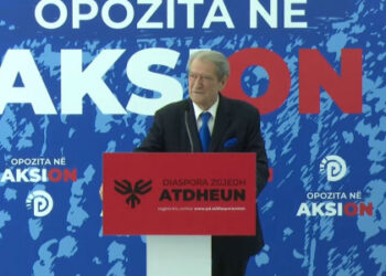 “Koha po ikën me shpejtësi”, Berisha thirrje emigrantëve: Regjistrohuni në PER për të votuar dhe firmosur ndryshimin