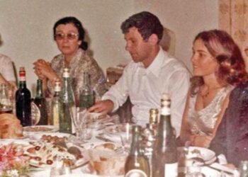 Zbulohen letrat e Mehmet Shehut për oficerin e Sigurimit dhe ambasadorin shqiptar në Suedi dy javë para vetëvrasjes: Të lutem si vëlla, kujdesu për…