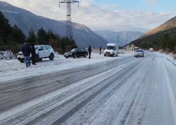 Akulli mbërthen rrugën e Arbrit, bllokohen automjetet në Bulqizë