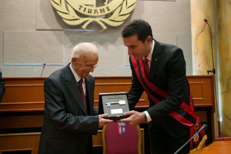 Kosova 17 vite shtet, Veliaj nga qelia: Ditë krenarie për sakrificat e së shkuarës dhe ditët e ndritura të së ardhmes