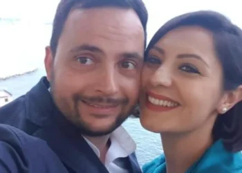 Ndërroi jetë në aksident, bashkëshortja e gazetarit të njohur prek me fjalët: Humba dashurinë dhe shokun tim më të mirë!