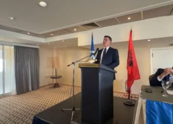 Flamur Noka takim me diasporën në Athinë: Do të zhdukim varfërinë dhe mjerimin