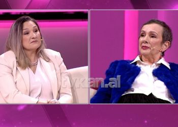 VIDEO / Miqësia që i reziston sprovës së kohës, Flutura Açka i kërkon ndjesë Rezarta Reçit