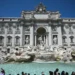 Tentoi të zhytej në Fontana di Trevi, skena e “La Dolce Vita” i kushton shtrenjtë turistit