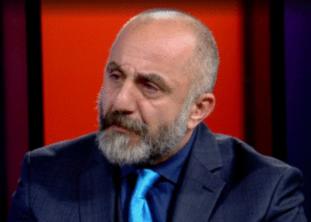 Sulmet e Berishës ndaj SPAK, avokati: Kreu i PD, një person anti institucion. Njerëzit që ka pas janë të detyruar…