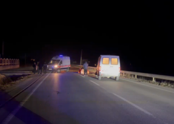 Aksident i rëndë gjatë natës në Maliq/ Përplas për vdekje një këmbësor, shoqërohet drejtuesi i mjetit