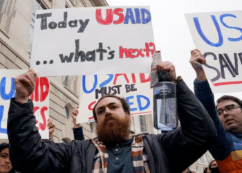 Mbyllja e USAID nga miliardieri Elon Musk, shpërthejnë protestat në SHBA