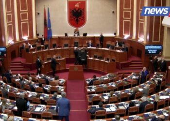 U ndërpre pas përplasjeve, Spiropali shtyn për ditën e hënë seancën e Kuvendit