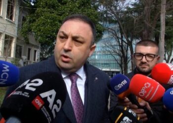 Hoxha i përgjigjet Bardhit: Protesta pro-Veliajt s’kishte nevojë për ndërhyrje sepse…