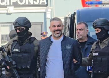 Bajri i buzëqeshur drejt burgut, gazetarja jep detaje: Arrestimi i tij pritet të zbulojë detaje edhe për masakrën e Dobraçit