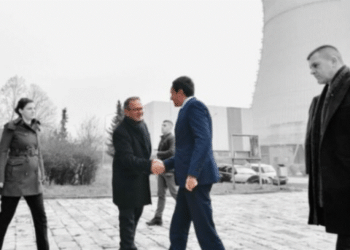 Mediat në Kosovë botojnë mesazhe që implikojnë Albin Kurtin në aferat e KEK