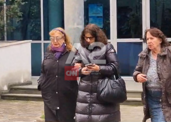 VIDEOLAJM / Helena Kadare shkon në GJKKO, kërkon të ndjekë gjyqin për Erion Veliajn
