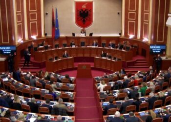Kuvendi shkarkon 11 anëtarët e Këshillit Drejtues, ja se si u votua