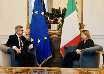 Emigrantët, komisioneri i BE Brunner: Pakti është prioritet, mbështesim Italinë për protokollin me Shqipërinë